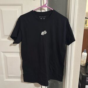 Never worn. Men’s short sleeve tshirt. Medium